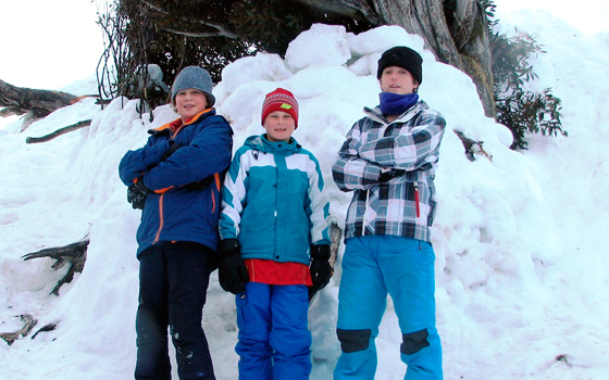Windarra Wandl boys + friend snow fort